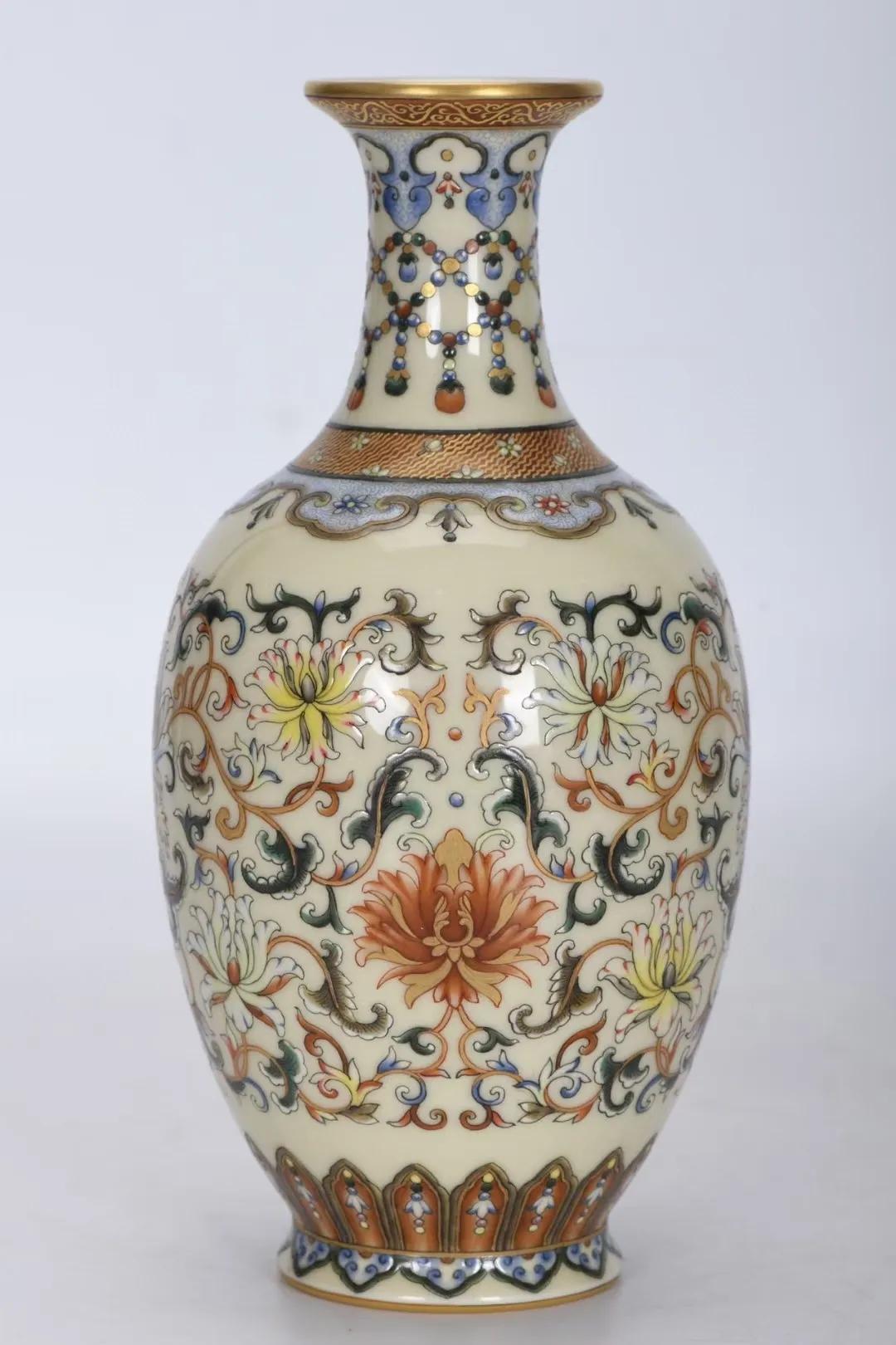 大明宣德青花描金缠枝莲纹玉壶春,清乾隆青釉描金缠枝莲壁瓶