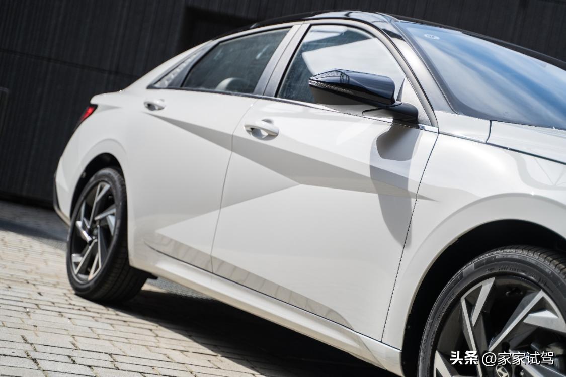 北京现代伊兰特1.5l精英版内饰,新伊兰特内饰改装