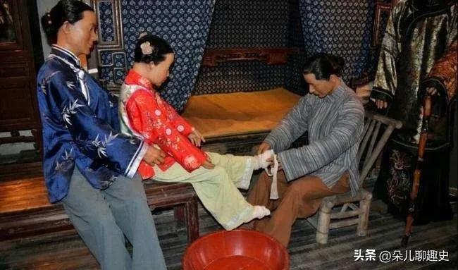 74岁大爷带小鞋鉴宝视频,大爷带三寸金莲鉴宝