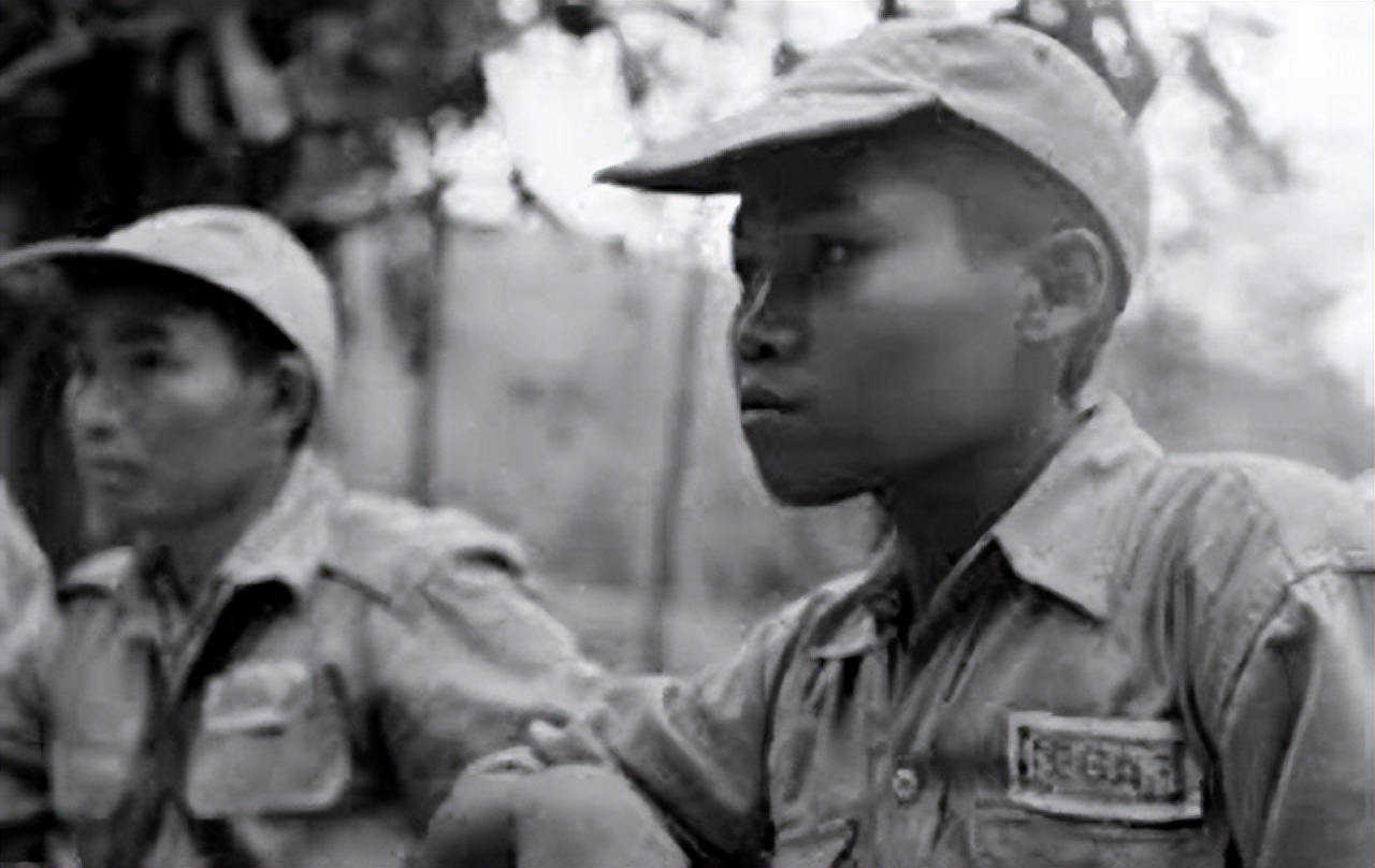 1953年，志愿军师长负伤后回家探亲，发现拉车的车夫就是父亲