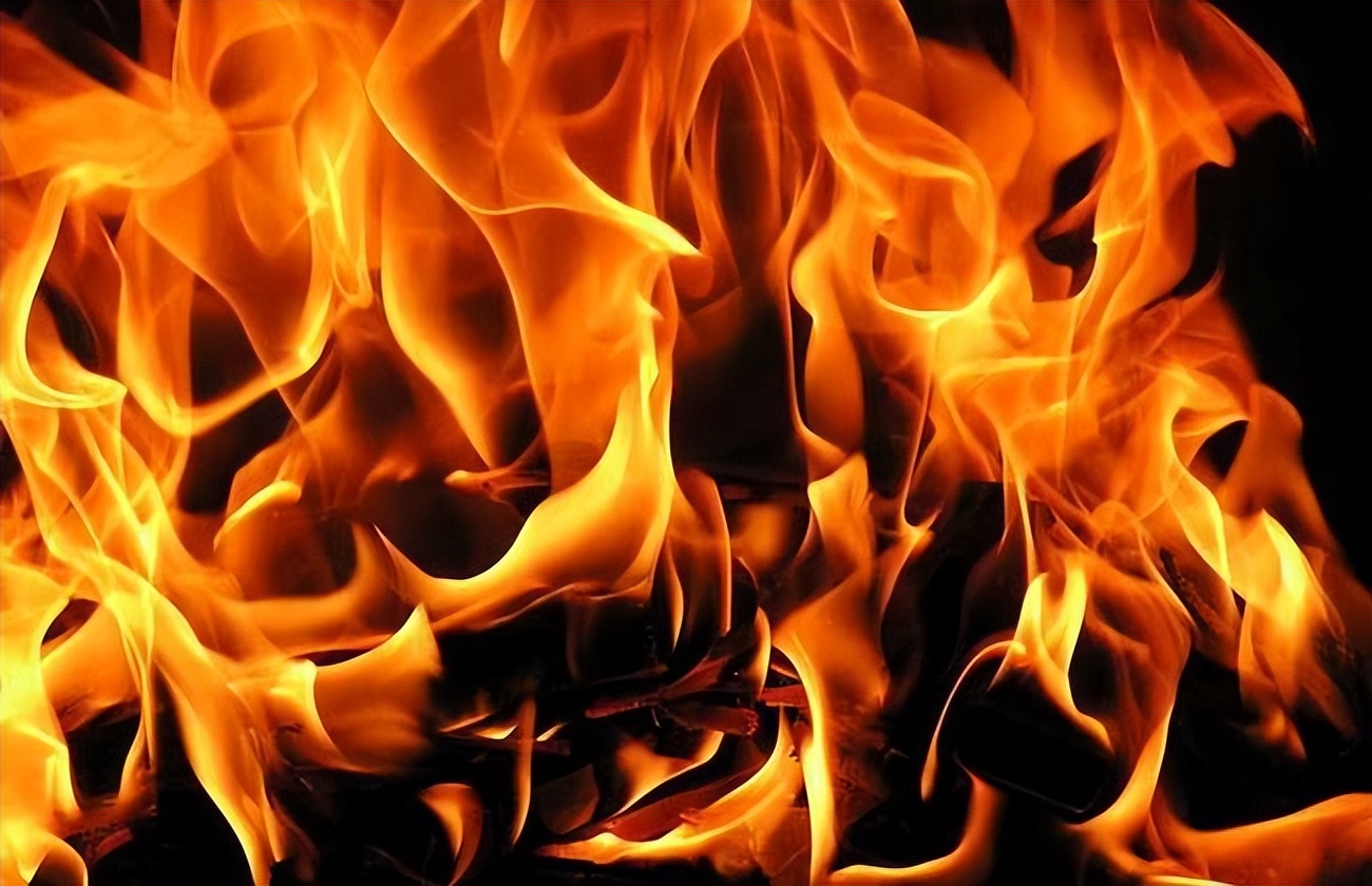 七旬老汉迷恋*妇情**,对妻子拳脚相加,妻子用自杀揭穿丈夫的丑事