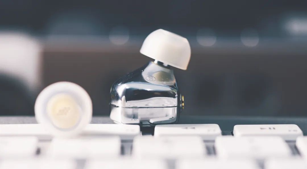 听见月亮的呼吸|dbLUNA四单元圈铁耳机-ByLomo胖纸