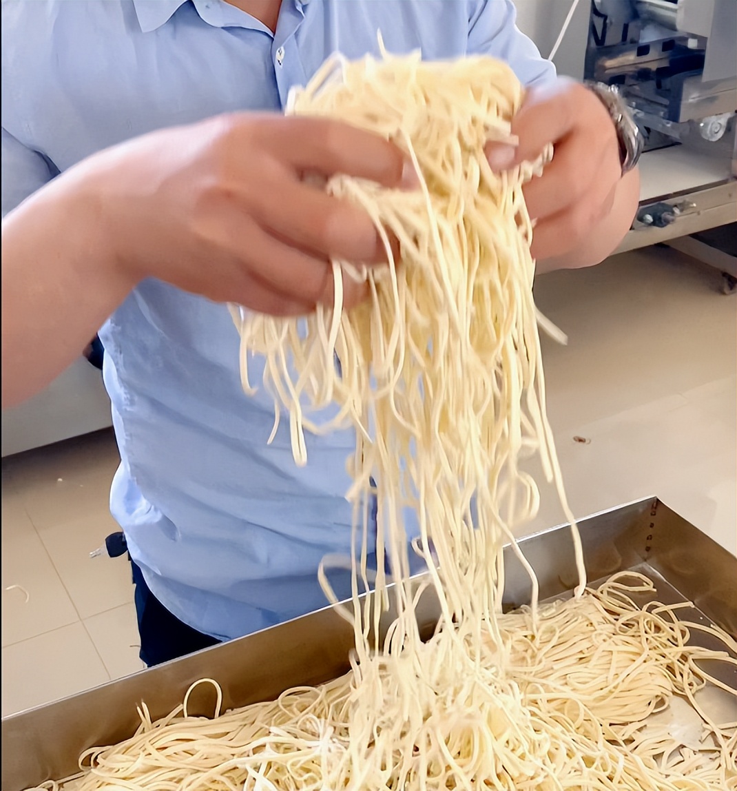 现在小型的面条机,目前最好的家用小型面条机