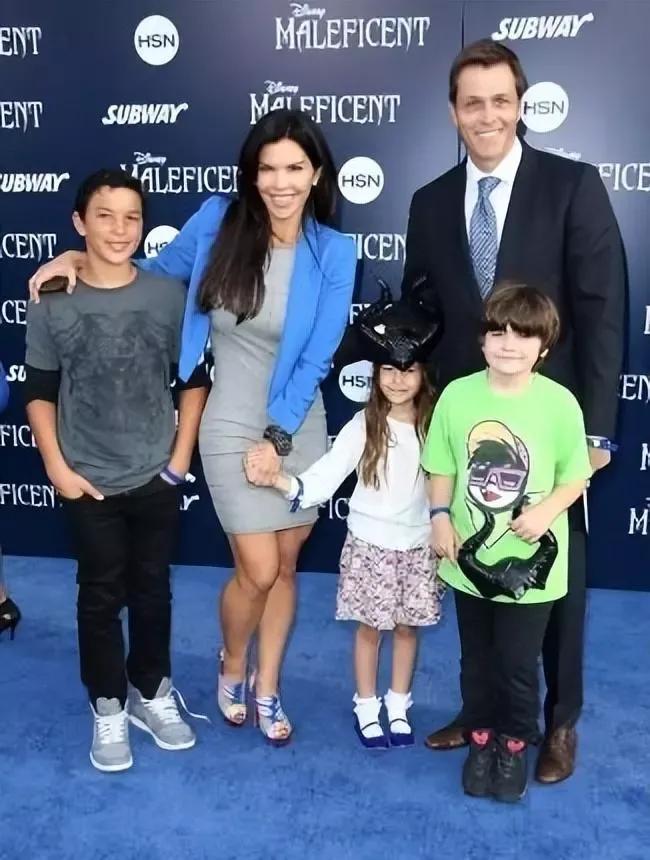 擅长和成功男士互动的淘金者，精通斩男术的首富情人桑切斯上位史