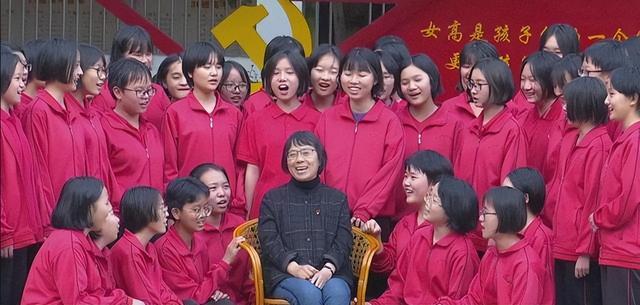 张桂梅没教出清华北大！大V嘲笑华坪女高是小镇做题家被全网痛骂