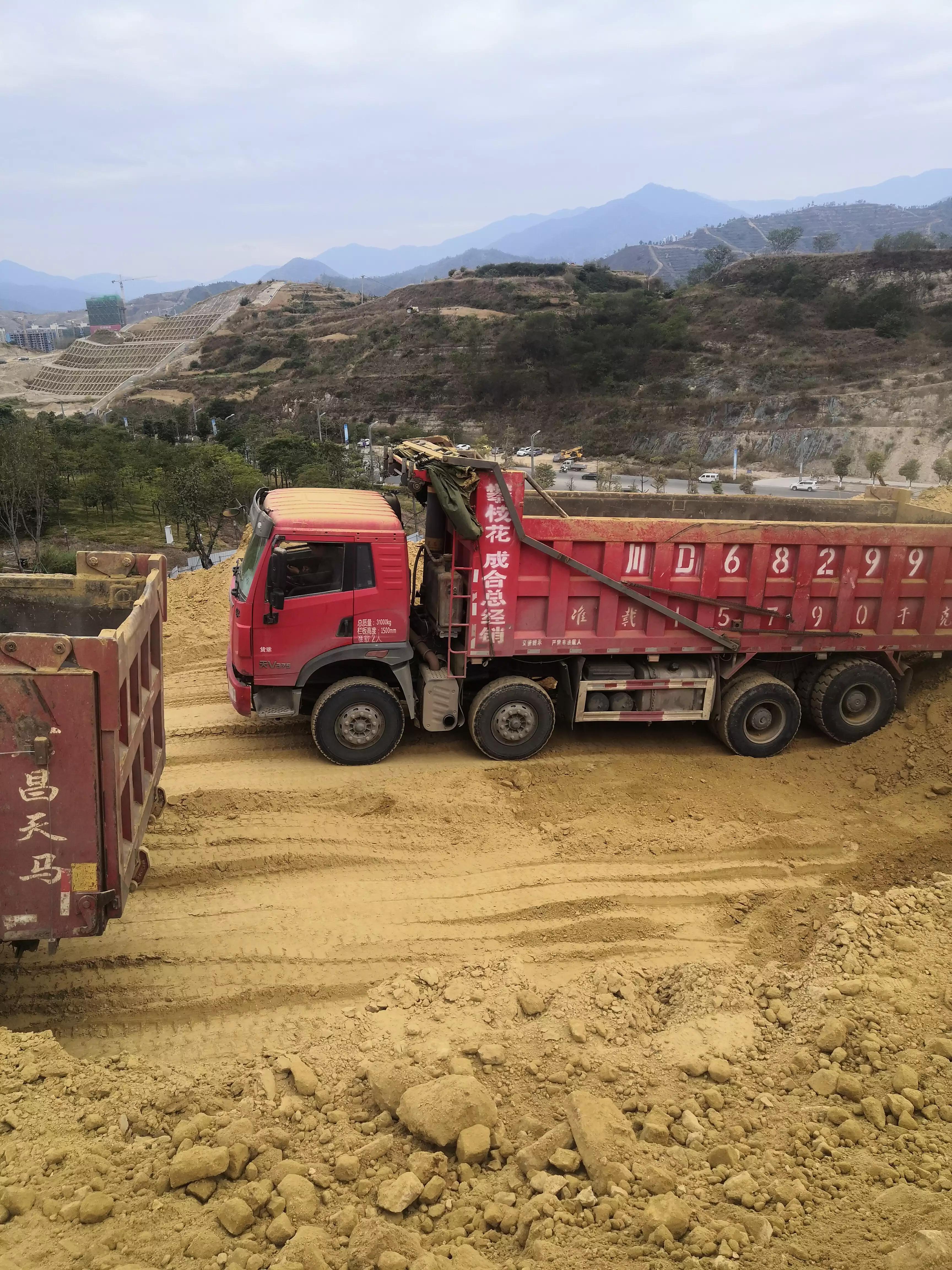 渣土车司机心酸抖音,渣土车司机的心酸视频
