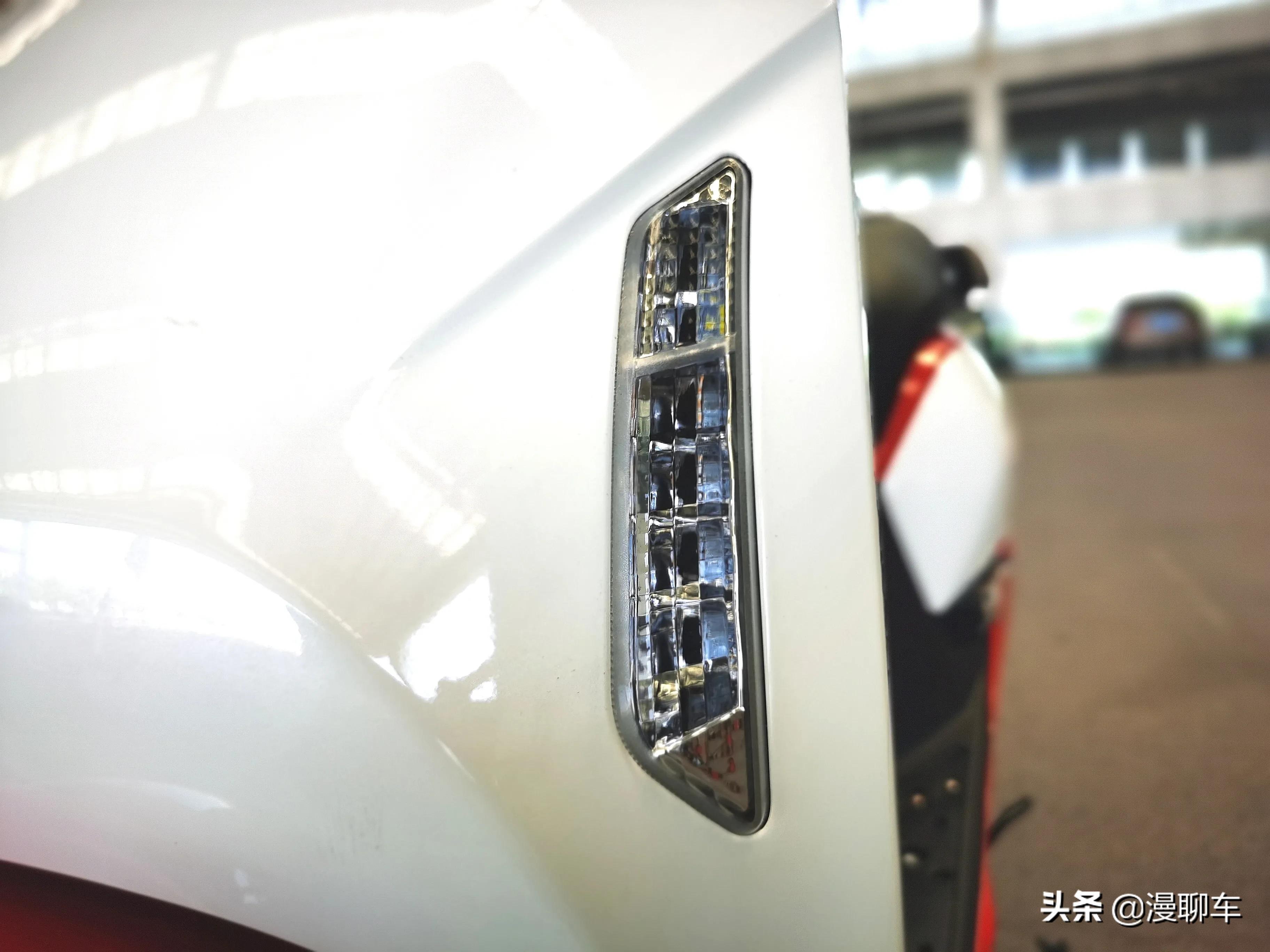 本田复古踏板ns125la介绍,新大洲本田复古踏板ns125落地价