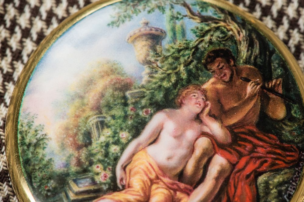 一块珐琅表多少钱,什么样的珐琅彩瓷器值钱