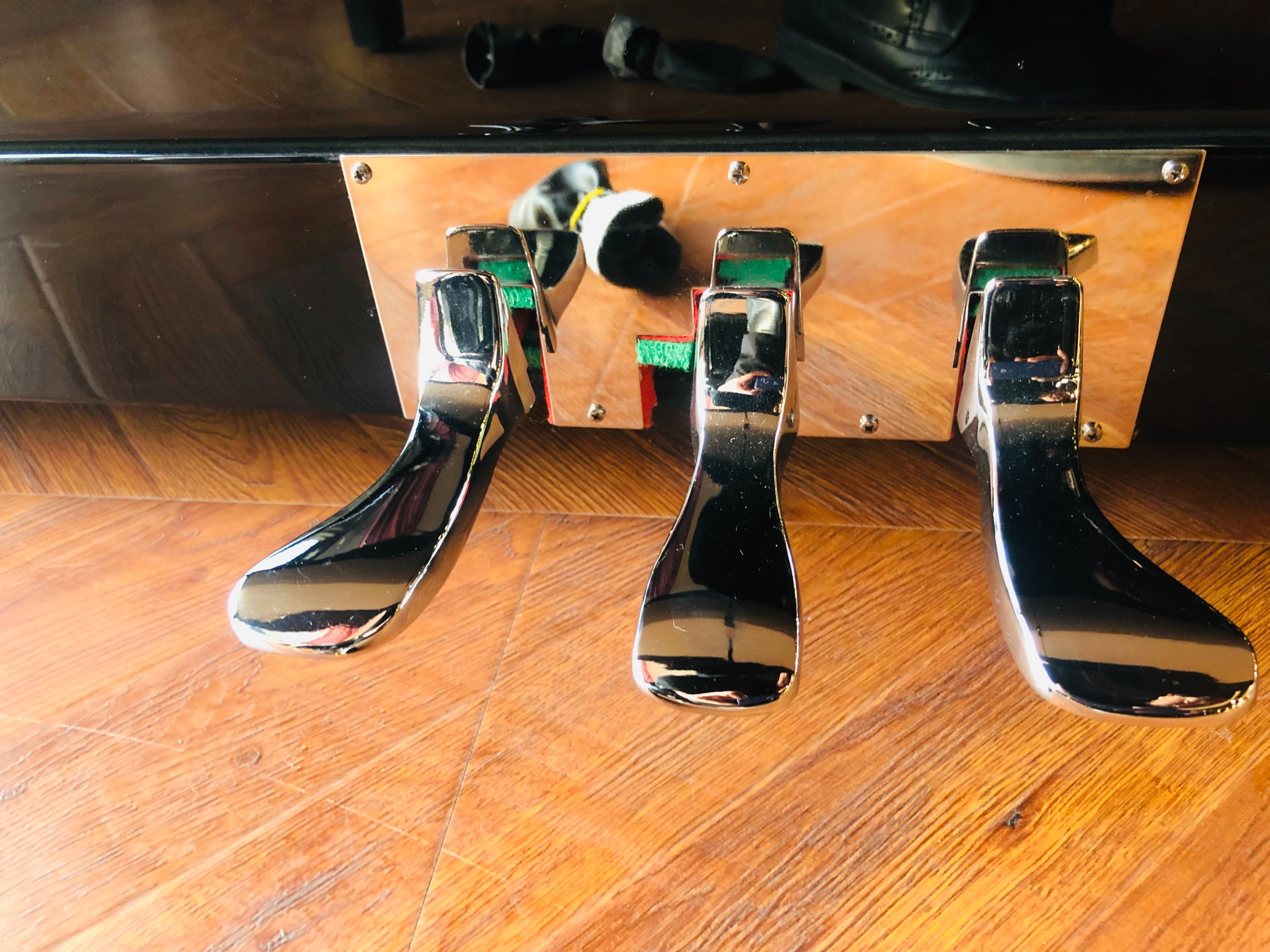 深圳二手钢琴翻新,如何辨别新钢琴和二手钢琴