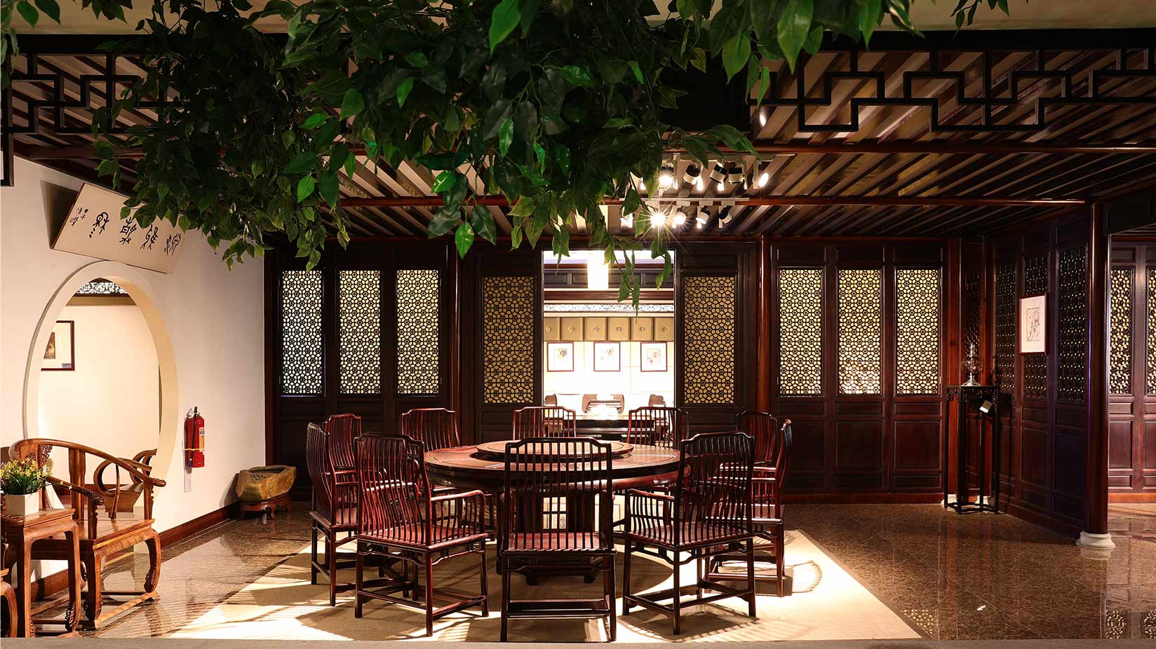 紫檀木材质特性,假紫檀木和真的紫檀木有什么区别