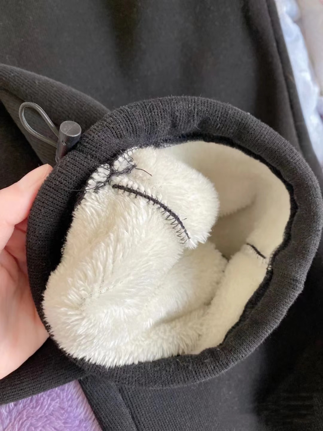 黑条绒裤子掉毛怎么处理,加绒裤掉毛厉害算不算质量问题