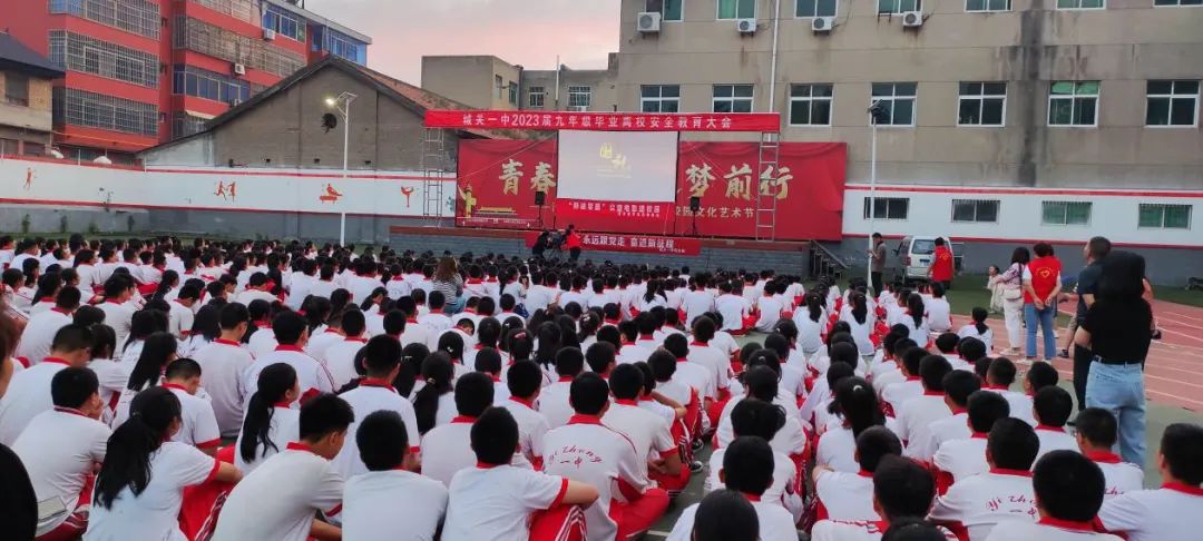 潼关县电影公司开展“四进零距”公益电影进校园活动