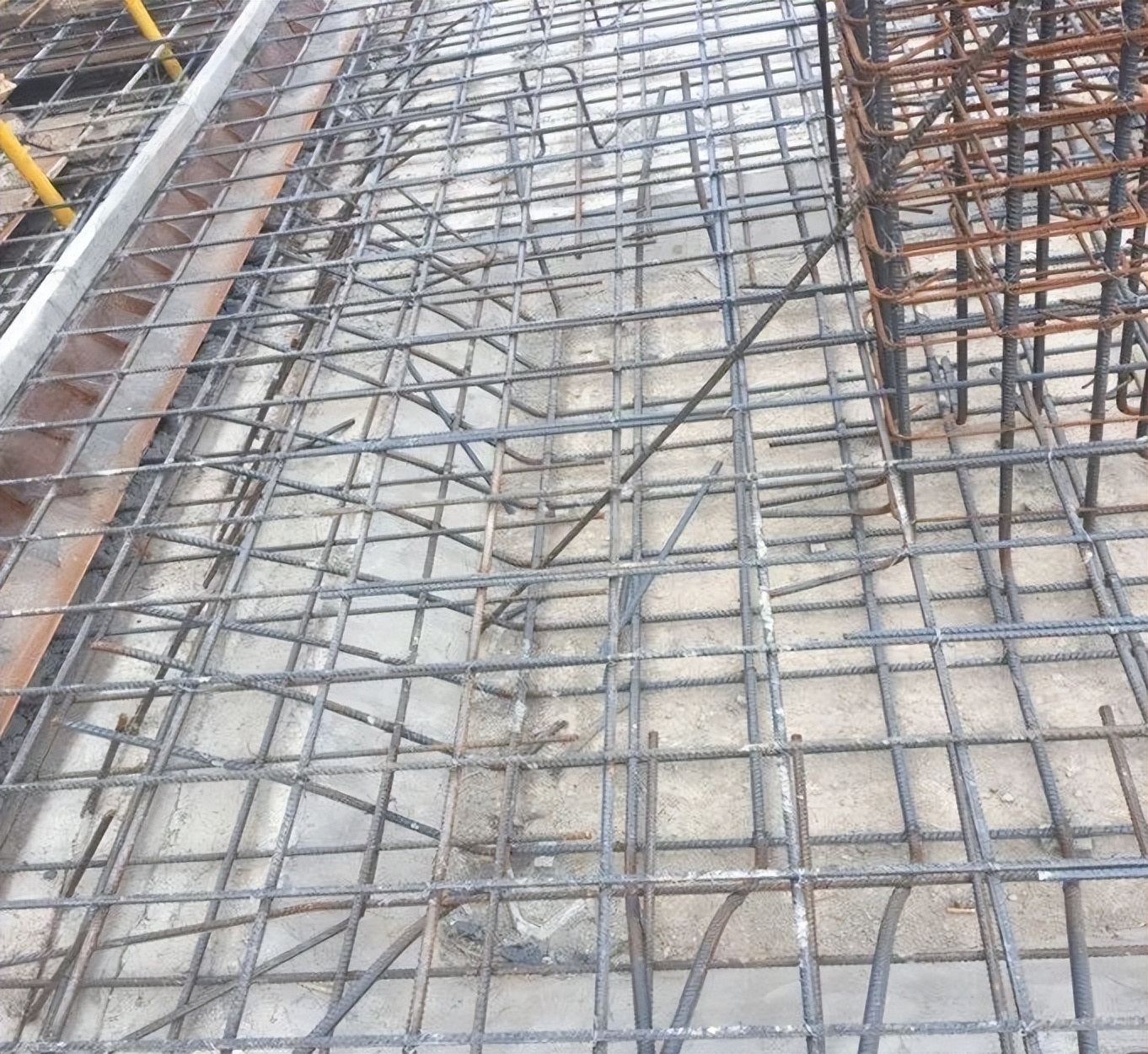 建筑施工图中钢筋的长度如何度量,建筑施工图中钢筋的标注