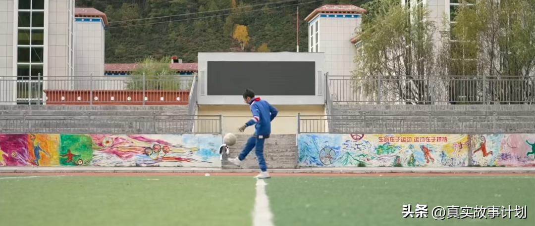 数学老师带孩子们上课,数学老师带学生去上课