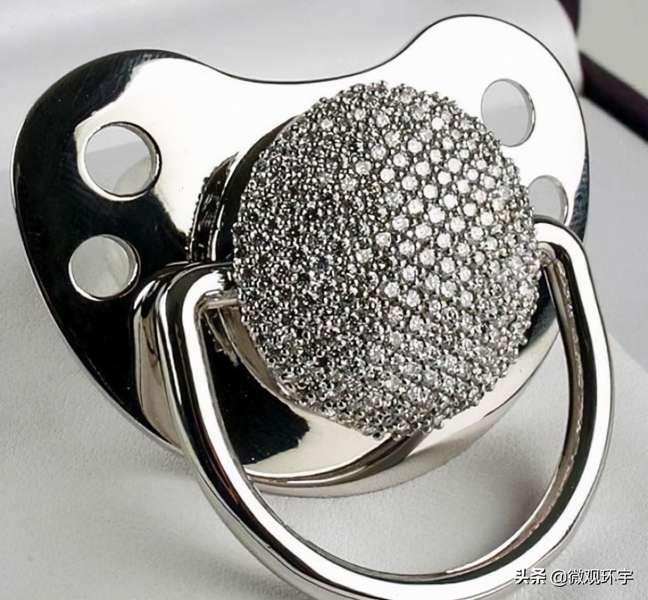 用钻石做的首饰,用钻石做装饰品