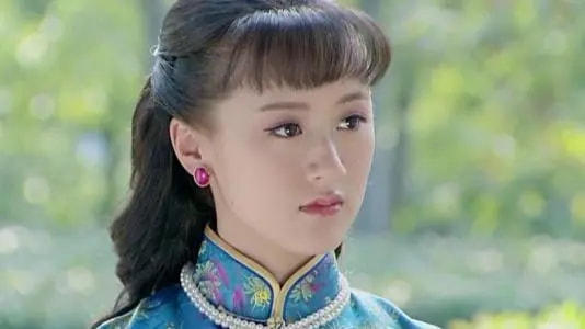 她被誉为神颜小花被李冰冰力捧,她曾被誉为娱乐圈校花