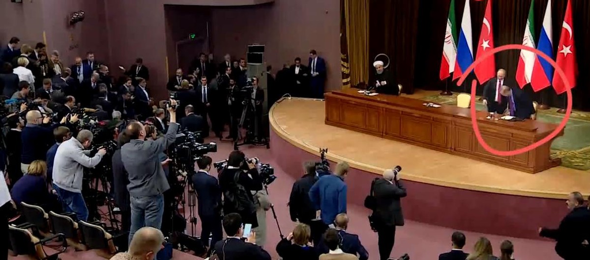 迷人小老头普京：当特工时接头都要迟到，曾牵着狗会见日本代表