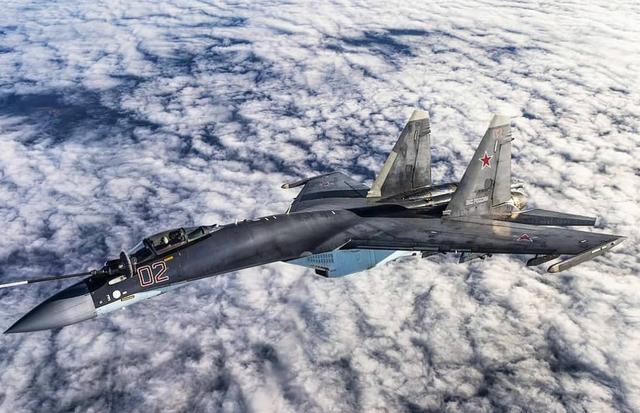 俄军坠毁战机,曝俄军1天内4架战机坠毁