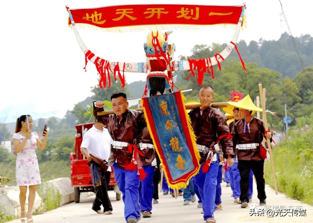 他用实锤打造人生——记施秉县双井镇回乡创业青年龙明开