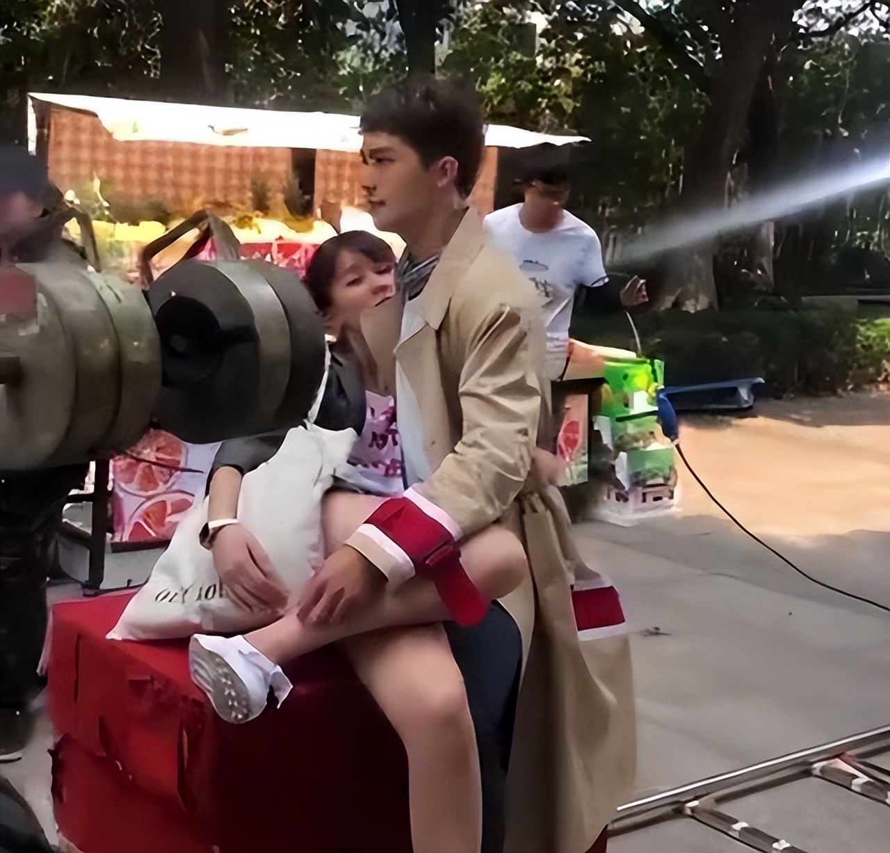 电视剧中的不忍直视,为什么电视剧拍戏只有上半身