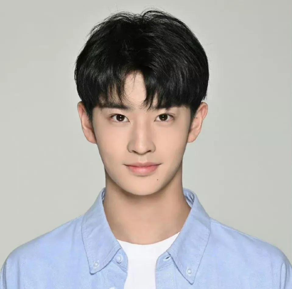 太牛了!今年一素人拿下三大艺校艺考第一名，网友:莫不是紫薇星?