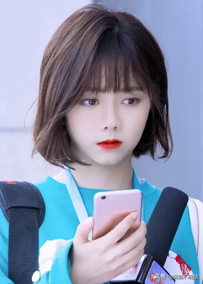 毛晓彤复古卷短发适合什么脸型,毛晓彤发型短发微卷