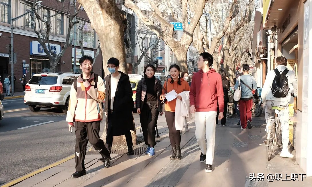 如何看待名校毕业生涌入小县城,大量985毕业生涌入县城意味着什么