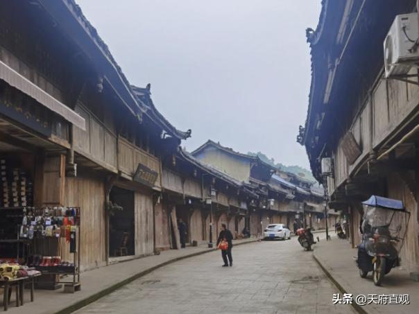 夹缝中生存的人物图片,邛崃市大同古镇