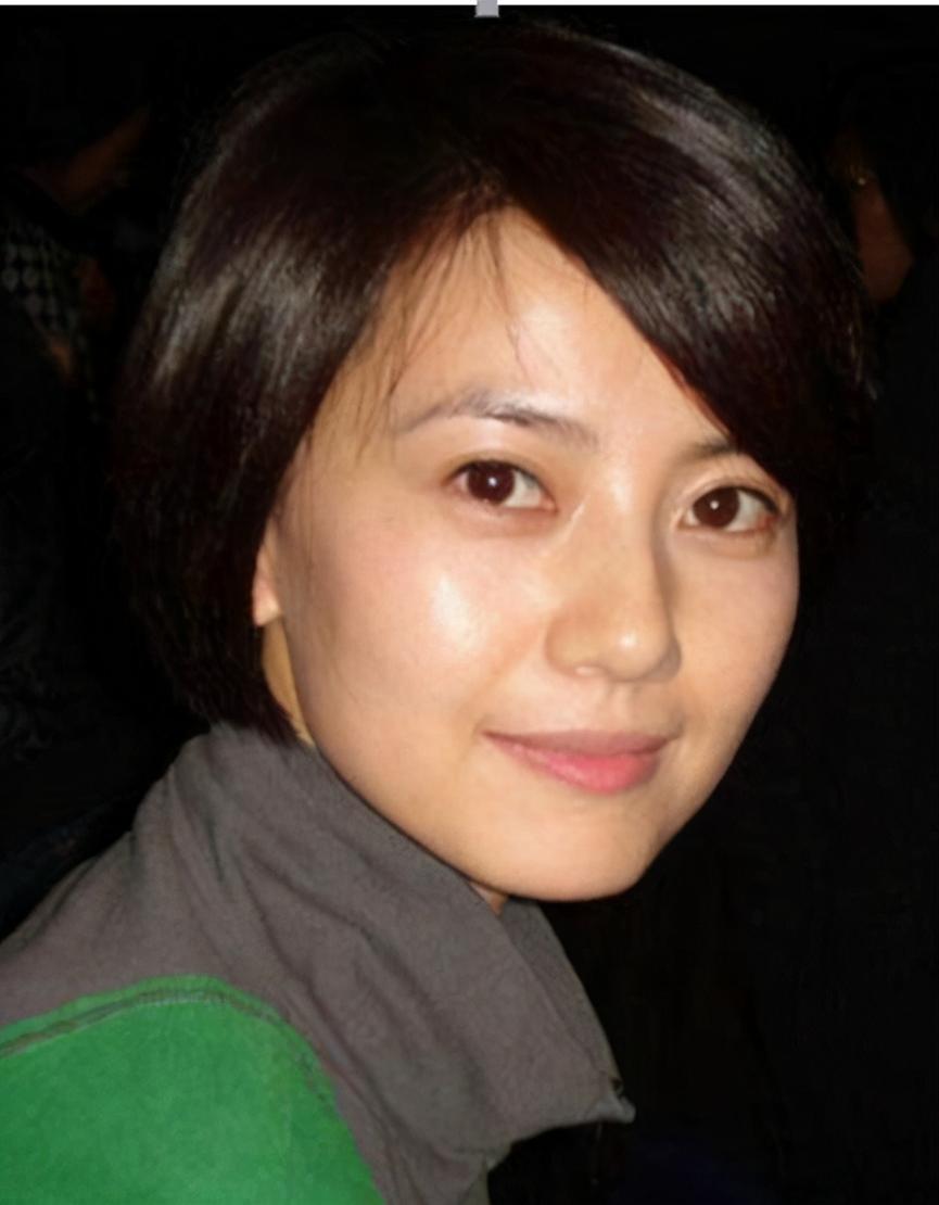 明星也逃不开的容貌焦虑：女星卸妆前后对比，自信的人才最美丽