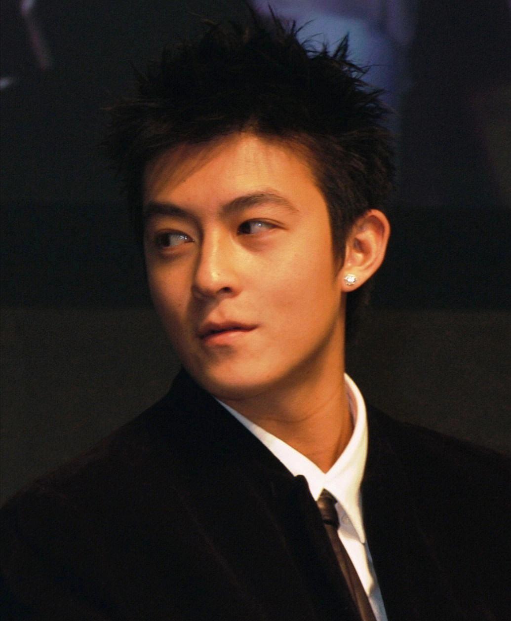 谢霆锋第一次春晚视频,谢霆锋现在在香港受欢迎吗