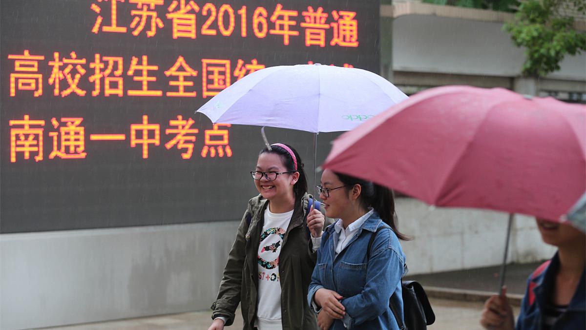 花5000雇男保姆对比女保姆,58岁的富婆花十万元雇男保姆下集