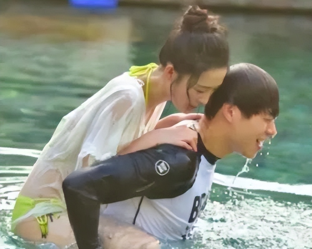 假借拍戏之名公然“揩油”,摸胸、抓臀、脱外衣,该管管了