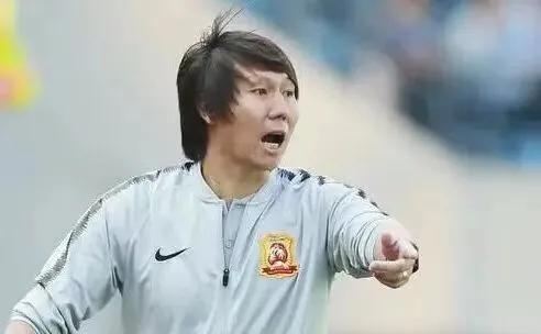 日本队靠1.88mm赢球，却进口我国大巴，拆MINIEV、蓝鲸引擎补短板