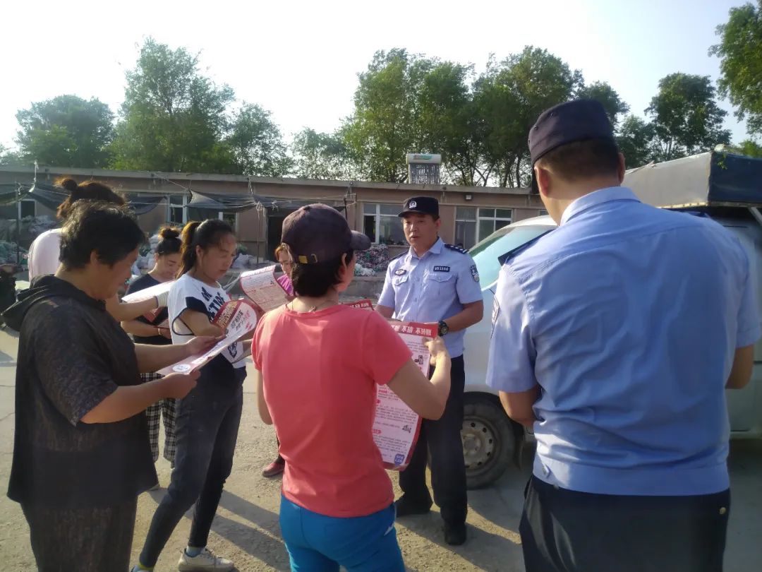 高温遇到警察的图片,高温下他们仍在坚守训练