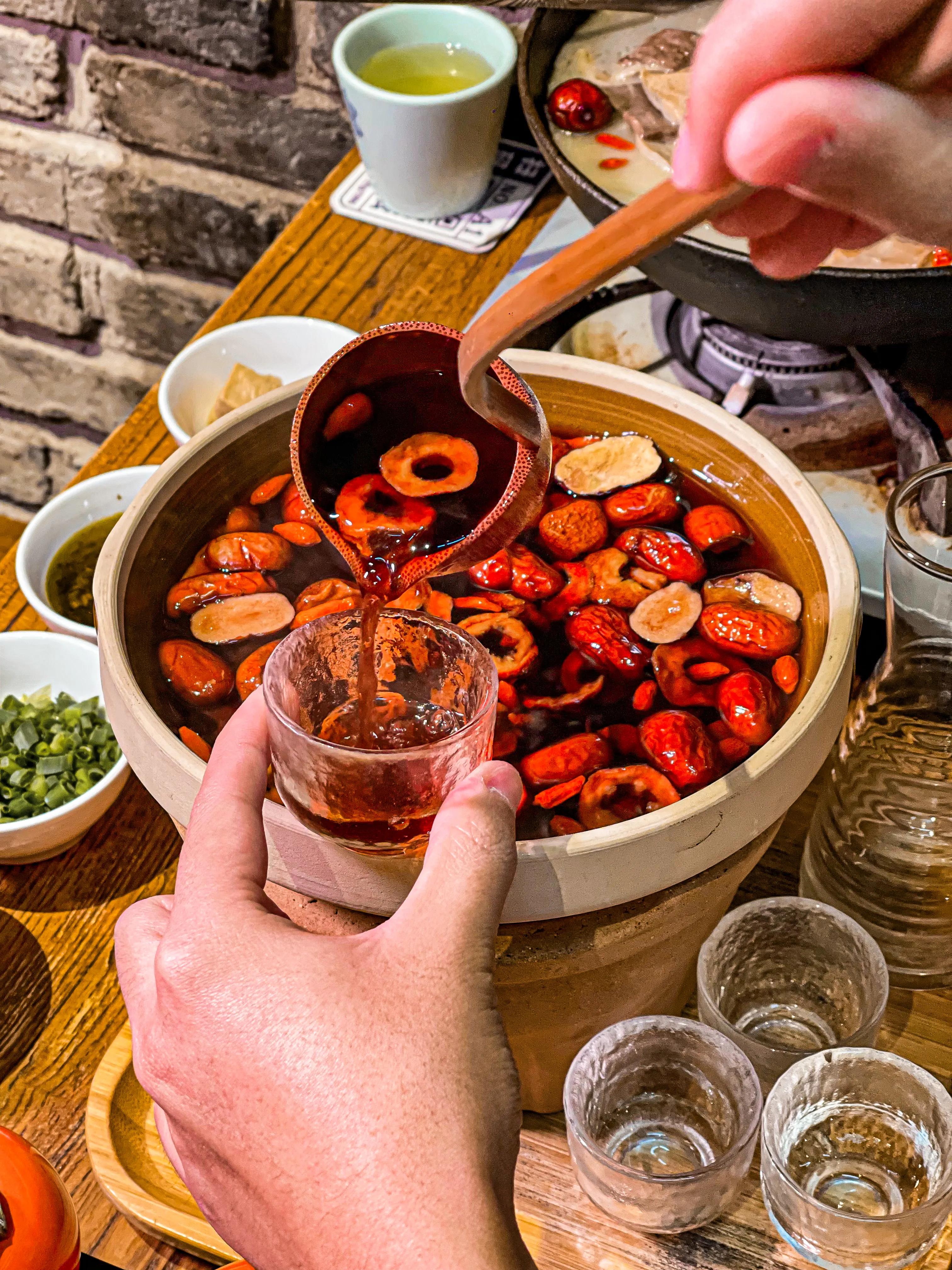 重庆开了30年的宝藏老酒馆‼️热梅酒赞到爆