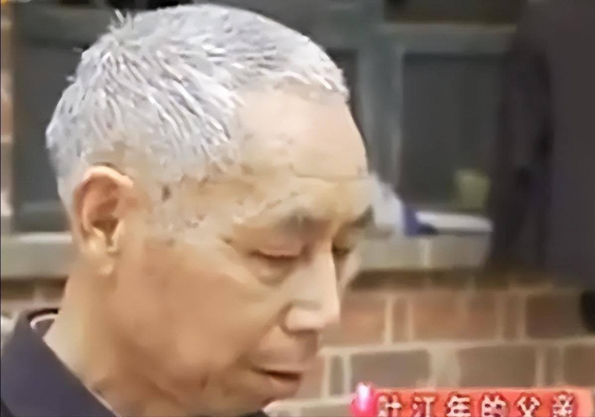 丈夫怀疑妻子出轨杀害妻子,丈夫怀疑妻子出轨把她杀死