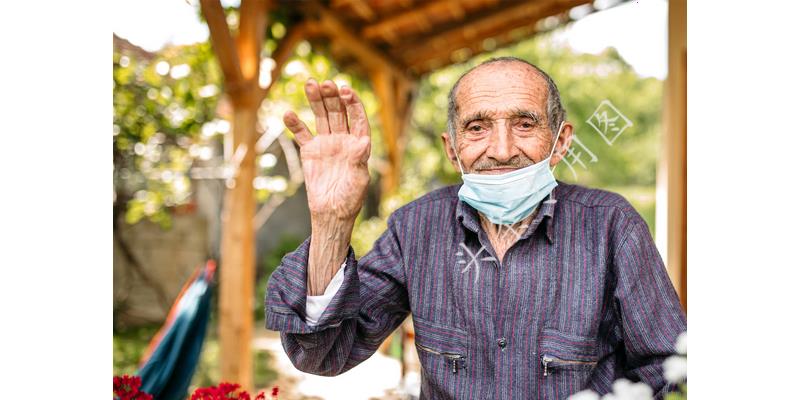 分家时大伯把烂滩地全给我爸，如今这里建高速，大伯肠子都悔青了
