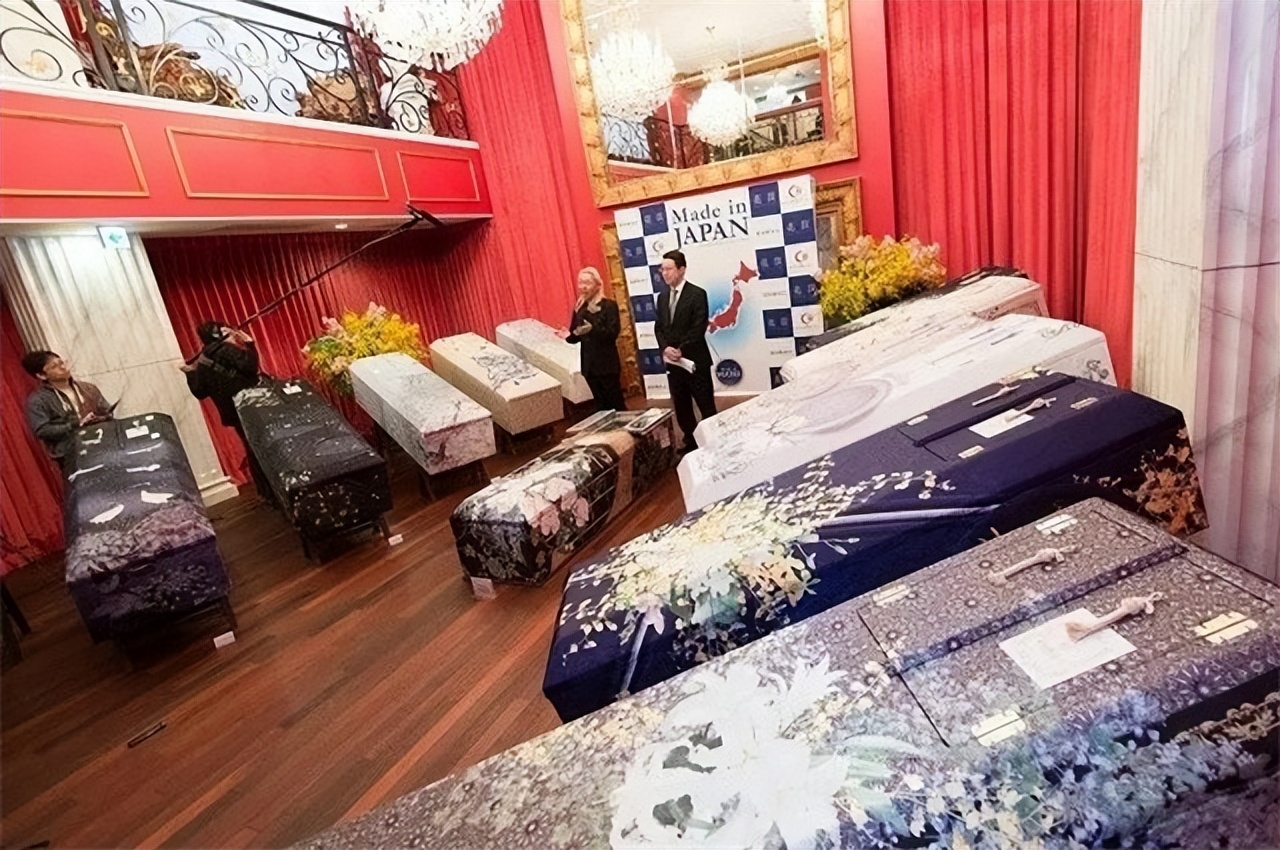 中国火葬场黄色棺材,火葬场中国