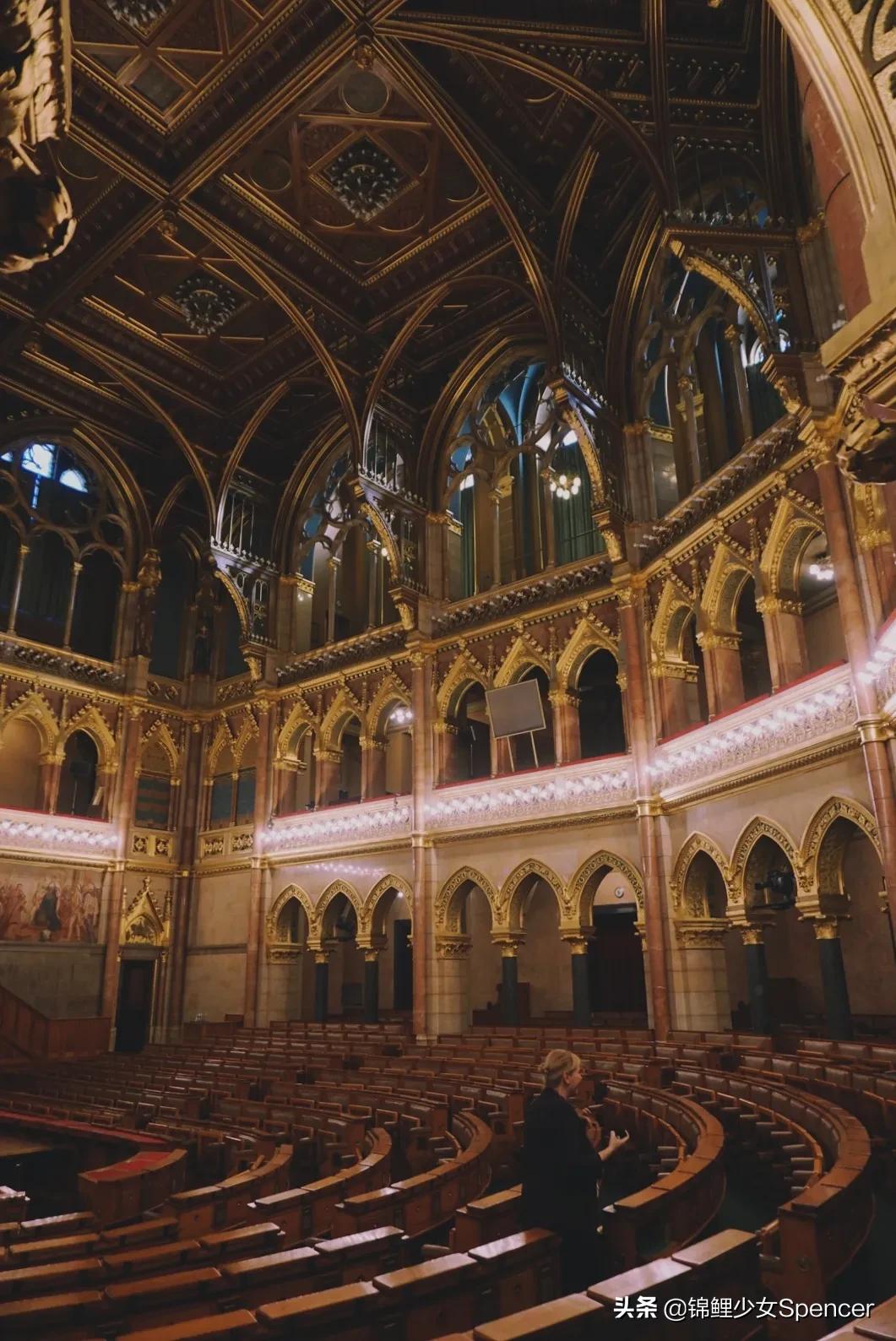 我在布达佩斯，收集了很多秋天送给你