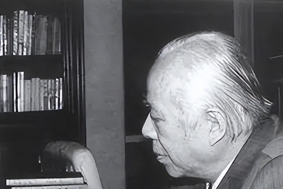 周而复参观*国靖**神社，回国后被开除*党**籍，16年后*纪委中**决定：平反