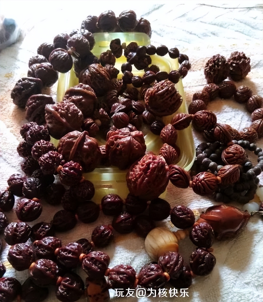 小核桃手串盘了一年,小核桃手串盘起来很油