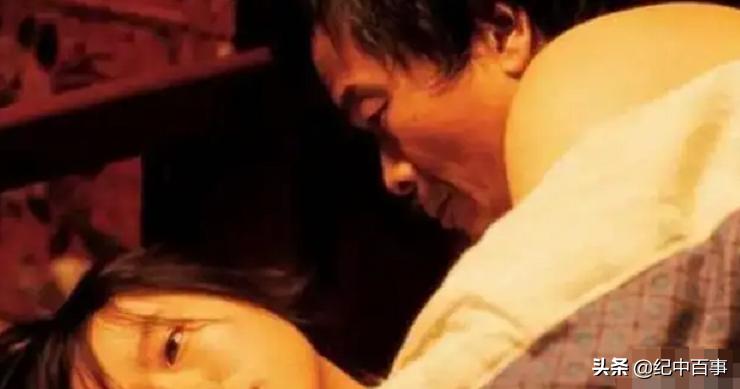 95年女大学生被卖到山村，被迫嫁给40岁老光棍，17年后获救