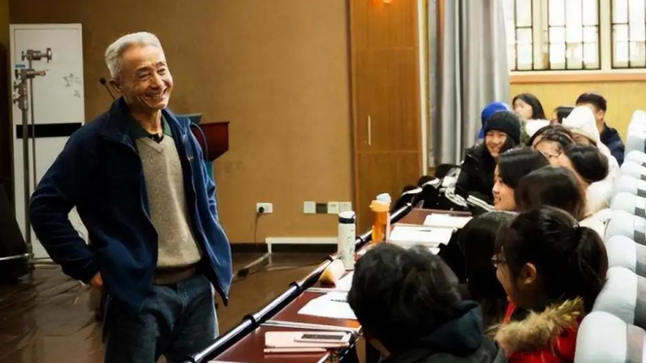 为救身患绝症的妻子，大学教授靠直播疯狂“捞金”，如今怎样了？