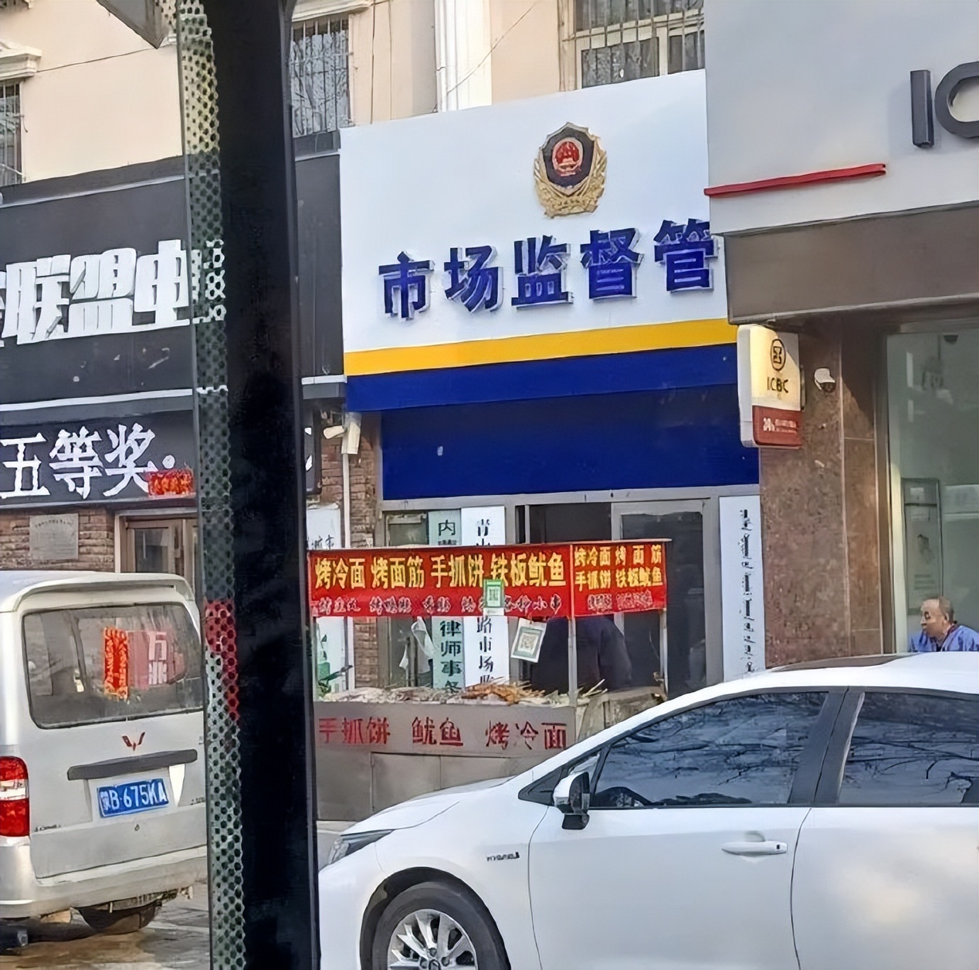 弱者只会抱怨而强者只会适应环境,人要对自己好一点幽默搞笑图片