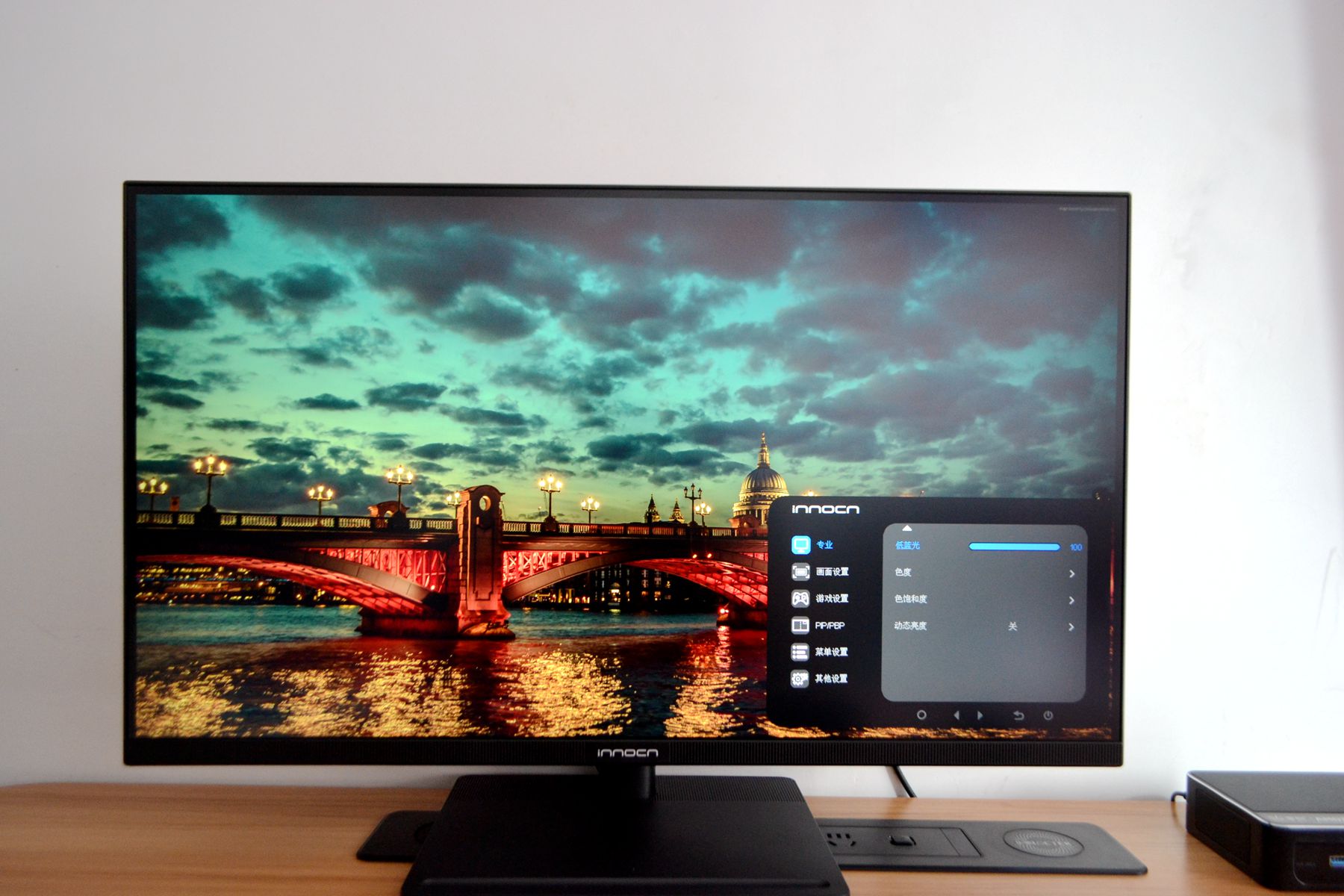 现在哪些24寸的显示器值得购买,性价比最高的24寸显示器推荐