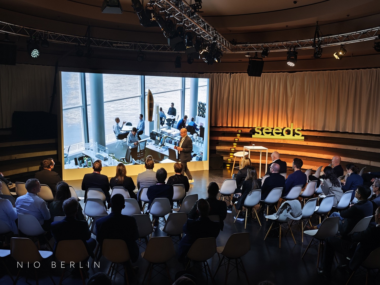 蔚来要和bba三分天下,蔚来的高端之路从bba的包围中突围