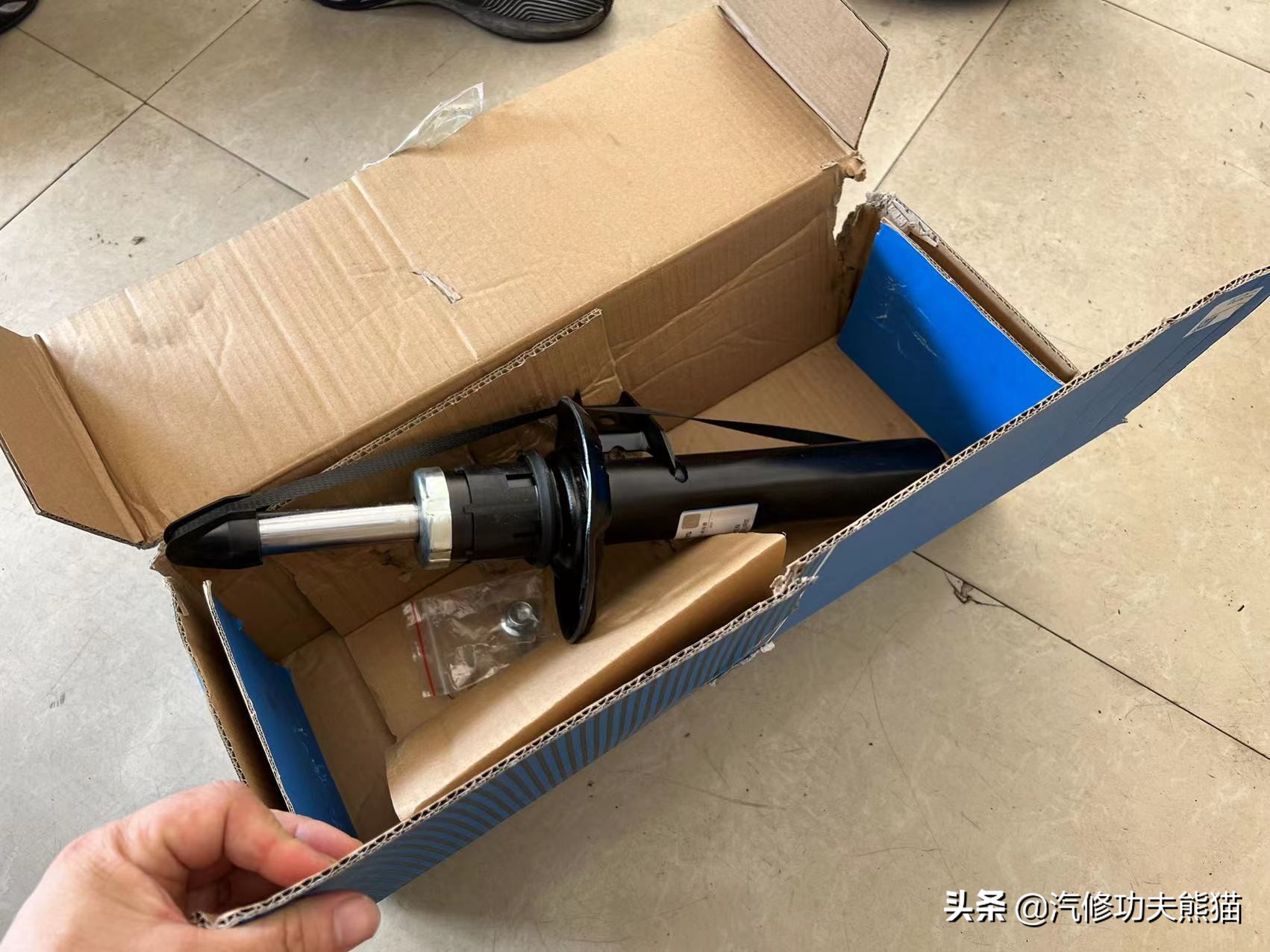 严谨的德国工人钣金修复,严谨的德国师傅修复事故车