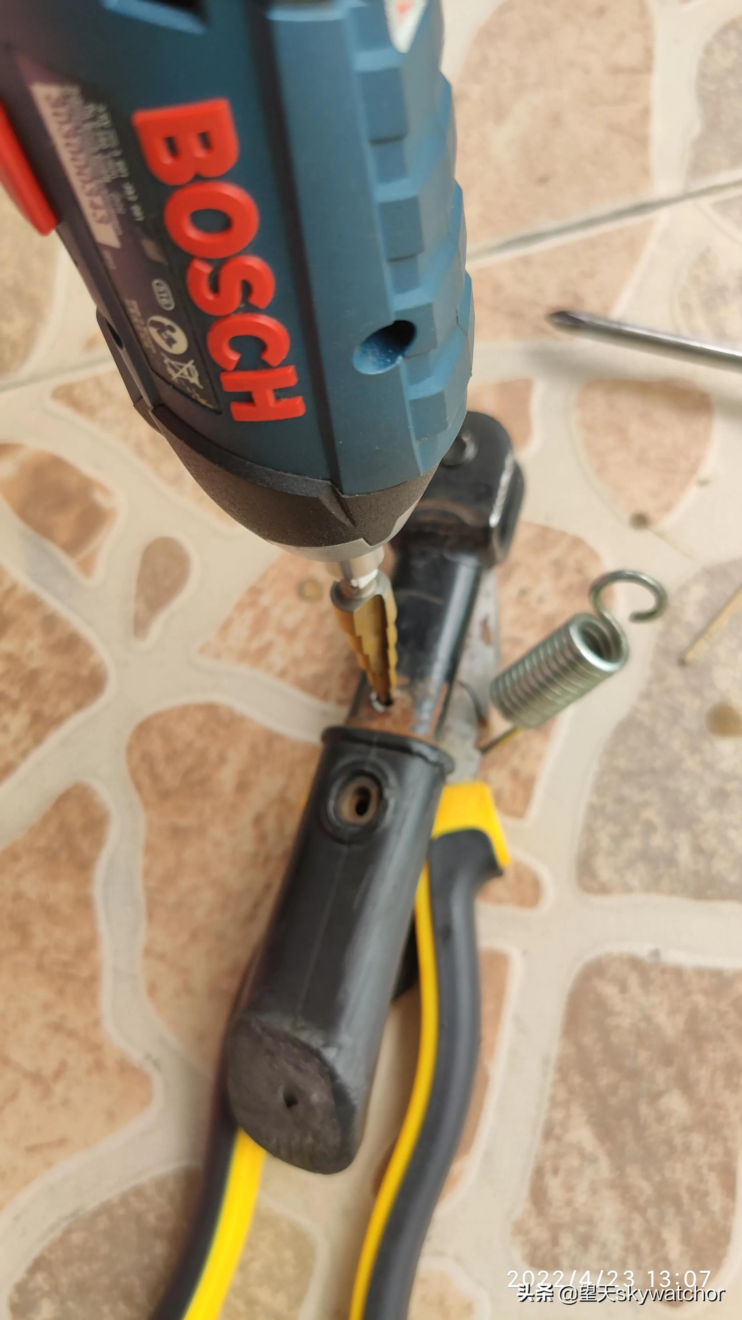 雅迪电动车脚撑安装,雅迪电动车侧脚撑的设计和维修