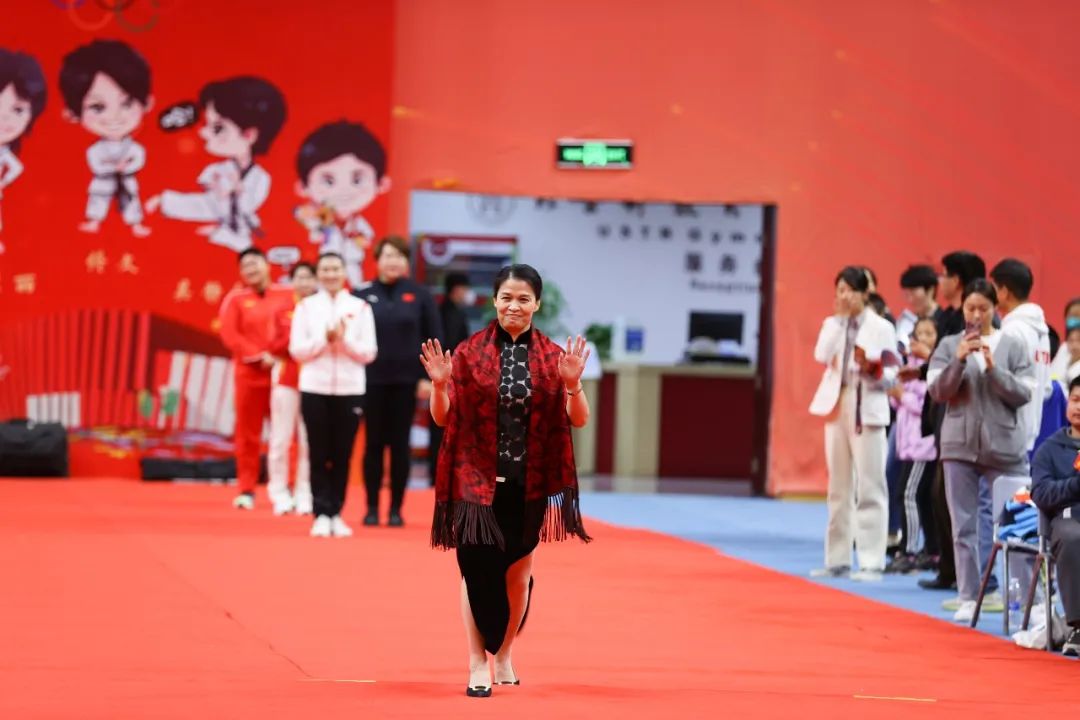 五位奥运冠军抢金牌,2021奥运冠军走进人民大会堂