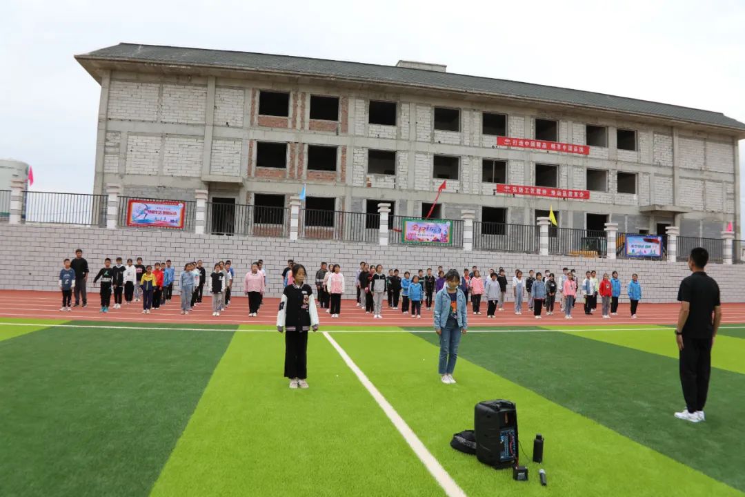 走进新康村看变化：我特别喜欢这个学校